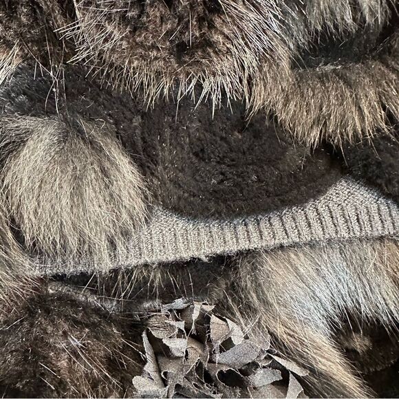 Carmen Marc Valvo Couture 2011 Black Dimensional Cashmere Knit Fur Vest - Picture 16 of 17